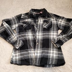BTC Plaid Flannel Top Medium Black White Button Down Long Sleeve Shirt Womens
